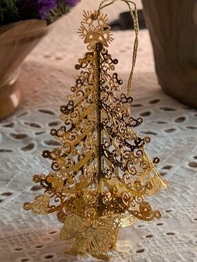 Danbury Mint 2003 Annual Gold Christmas Ornament